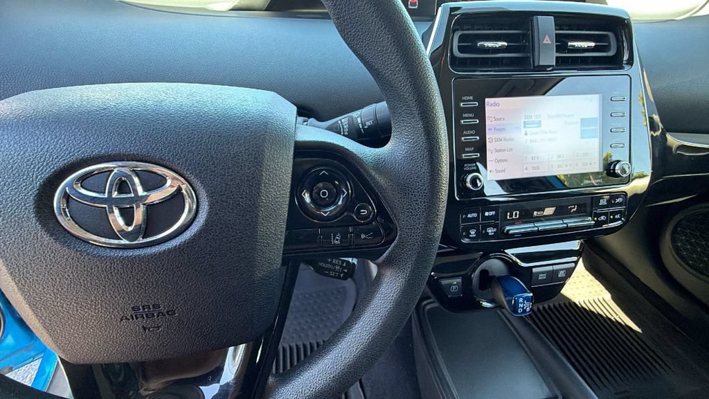 Used 2022 Toyota Prius L Eco FWD image 28
