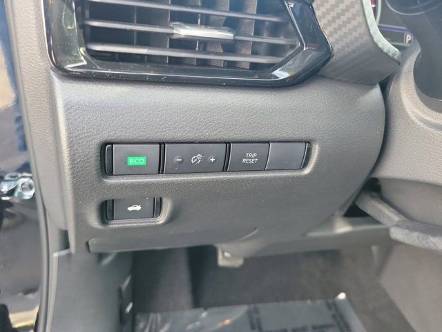 Used 2025 Nissan Sentra SV image 17