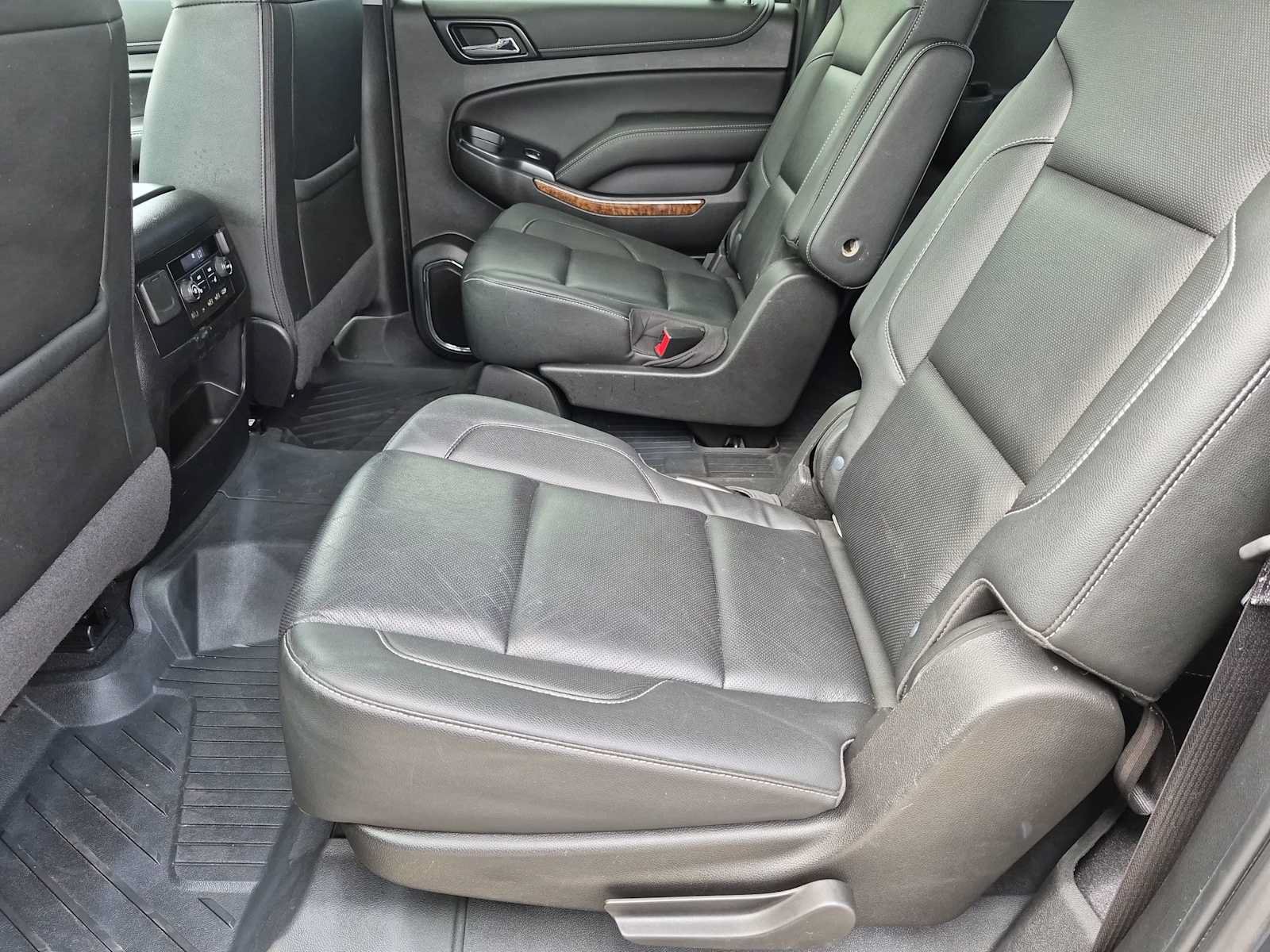 Used 2020 Chevrolet Suburban Premier AWD/4WD image 20