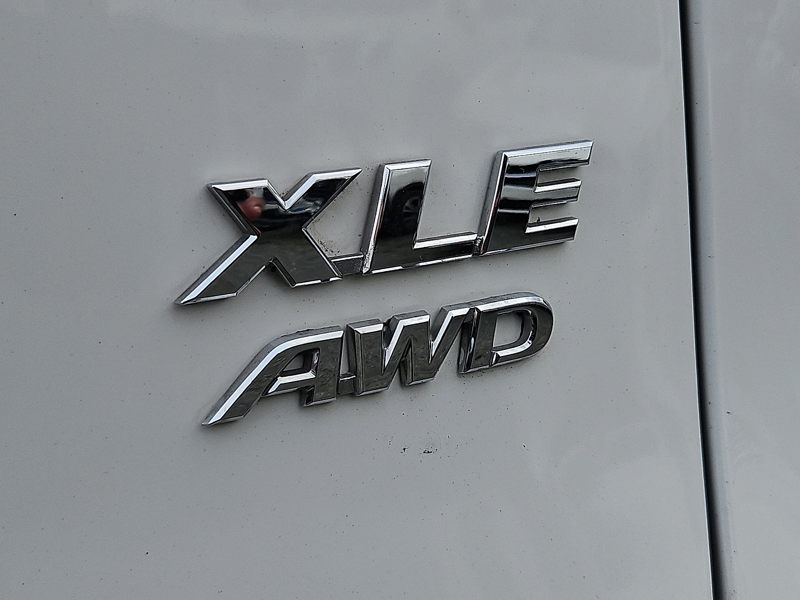 Used 2020 Toyota RAV4 XLE Premium AWD/4WD image 35