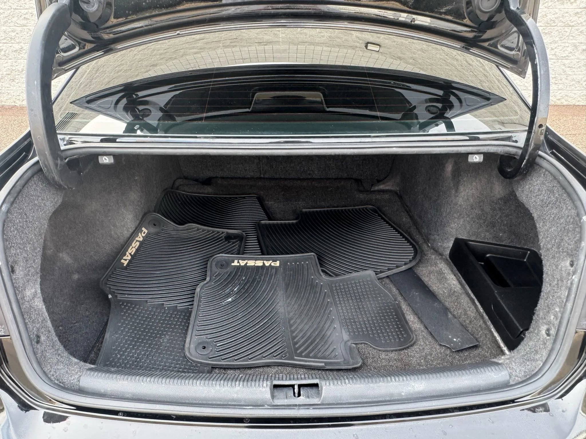 Used 2012 Volkswagen Passat TDI SE image 8