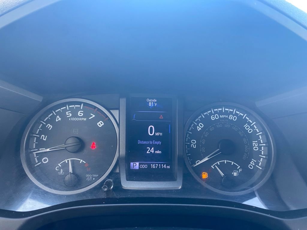 Used 2017 Toyota Tacoma TRD Sport w/ Tow Package (A/T) image 16