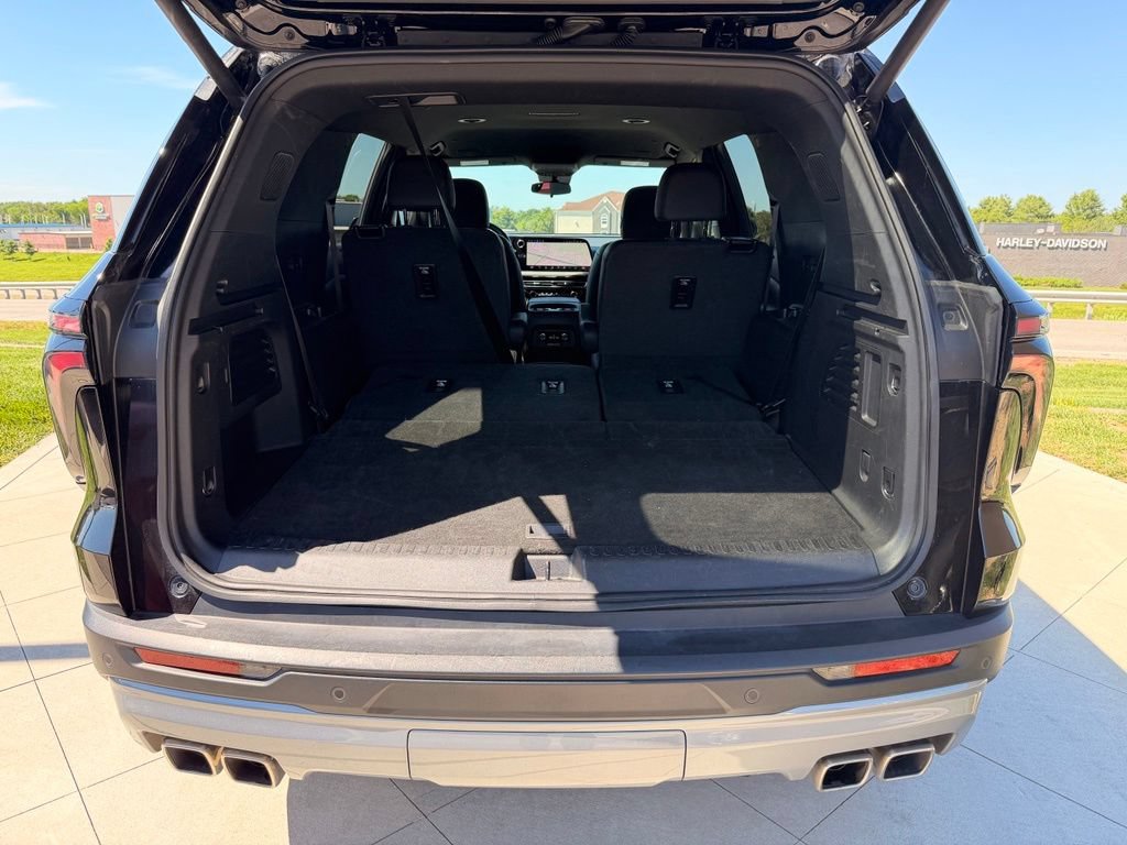 Used 2025 Chevrolet Traverse LT FWD image 30