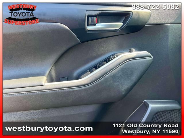 Used 2023 Toyota Highlander XLE AWD/4WD image 20