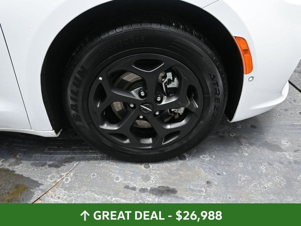 Used 2024 Chrysler Pacifica Select image 20