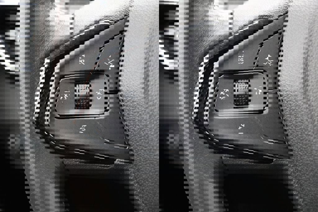 Used 2023 Chevrolet Bolt EUV LT w/ Comfort Package image 18