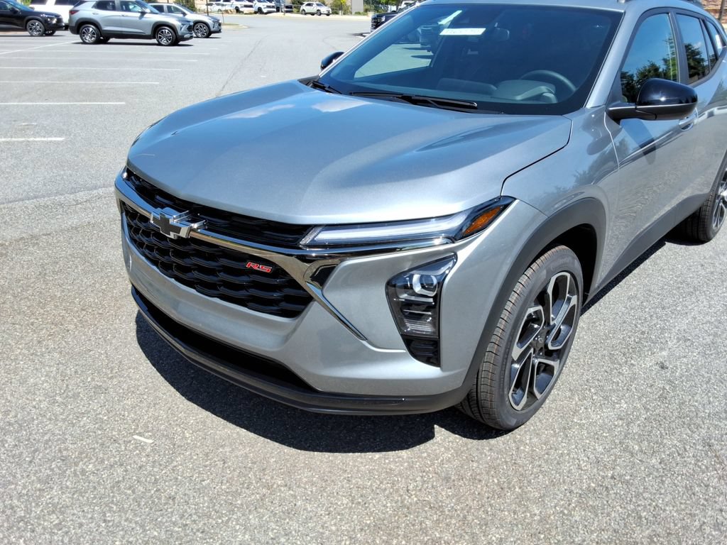 New 2026 Chevrolet Trax RS w/ Sunroof Package FWD image 9