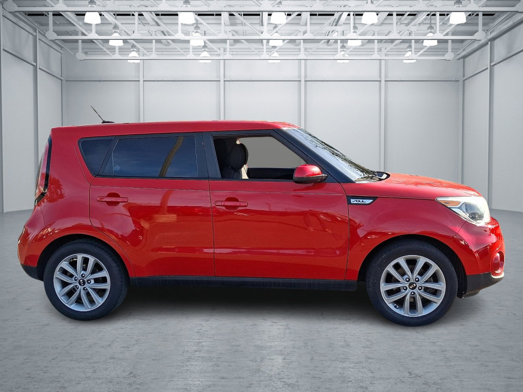 Used 2017 Kia Soul + image 6