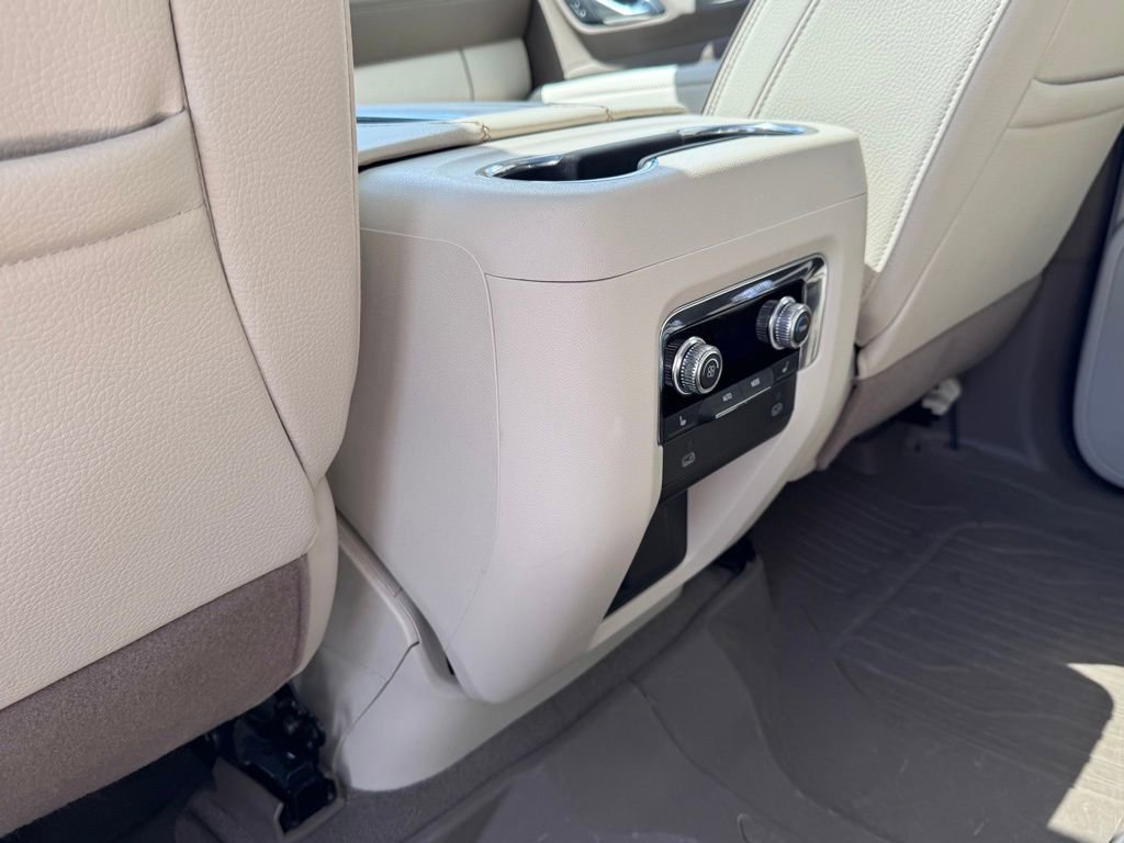 Used 2023 GMC Yukon XL Denali image 30