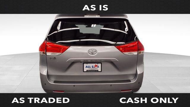 Used 2011 Toyota Sienna XLE w/ XLE Navigation Pkg image 6