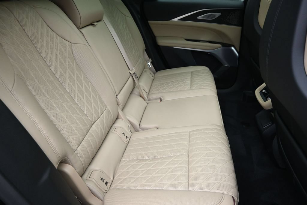 Used 2026 Cadillac Lyriq Signature Luxury w/ Nappa Leather Package AWD/4WD image 33