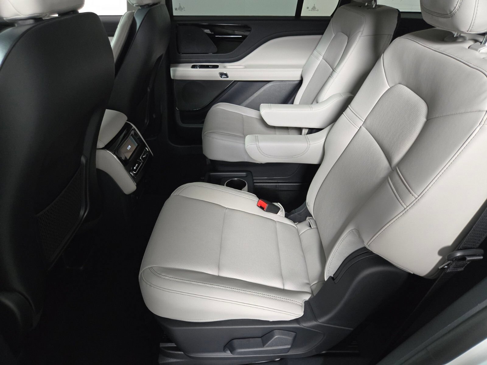 New 2026 Lincoln Aviator AWD image 13