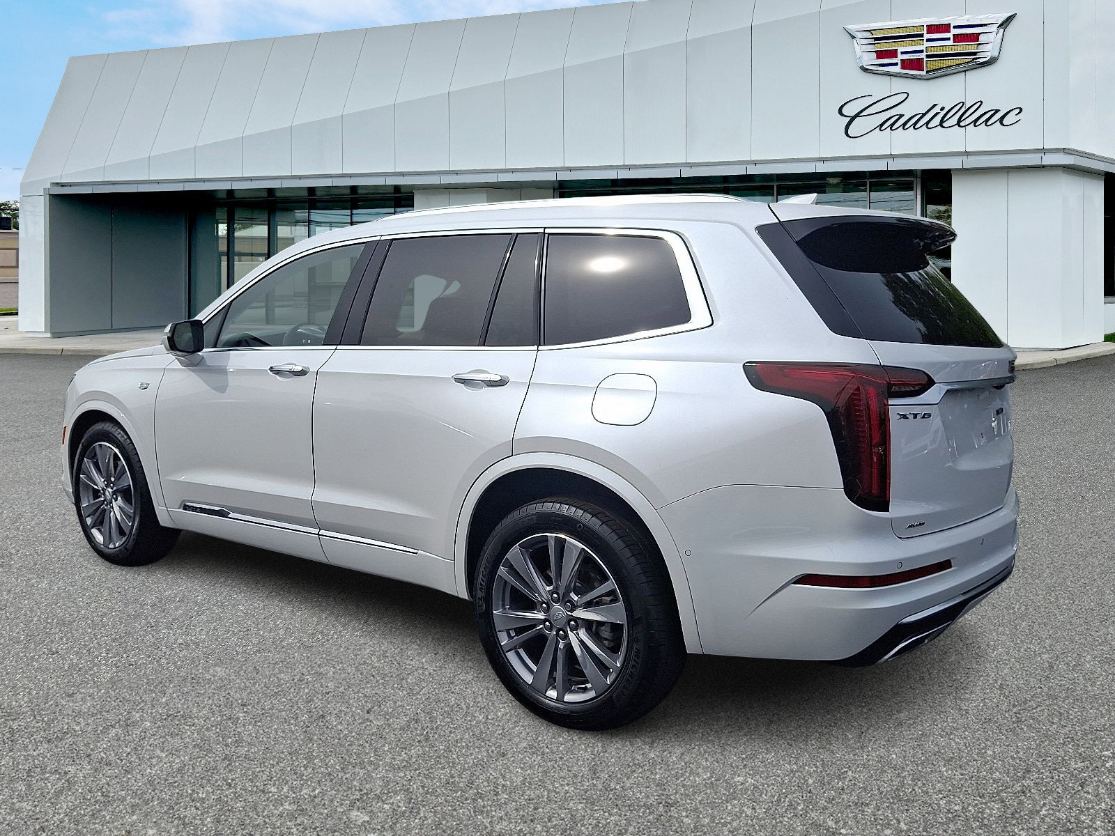 Certified 2023 Cadillac XT6 Premium Luxury w/ Technology Package image 3