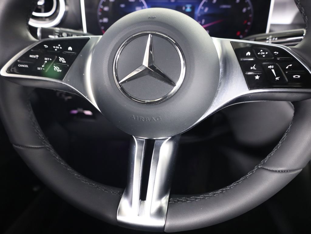 Used 2026 Mercedes-Benz GLC 300 4MATIC image 38