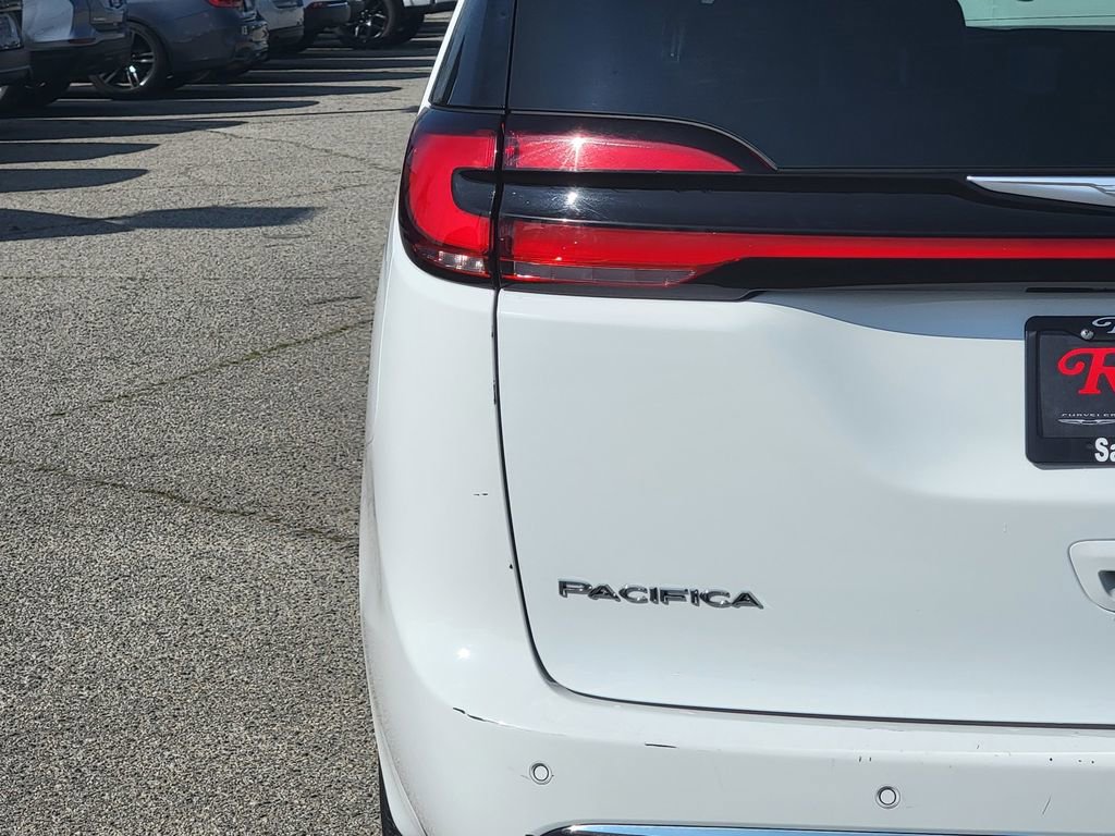 Certified 2023 Chrysler Pacifica Touring-L image 8
