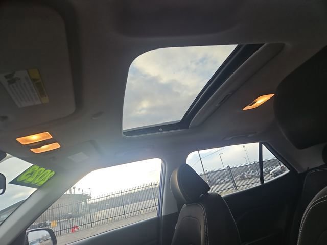 Used 2023 Hyundai Venue SEL image 21