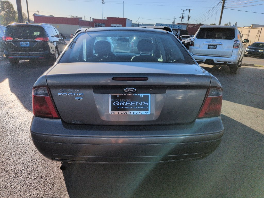 Used 2007 Ford Focus ZX4 Sedan FWD image 4
