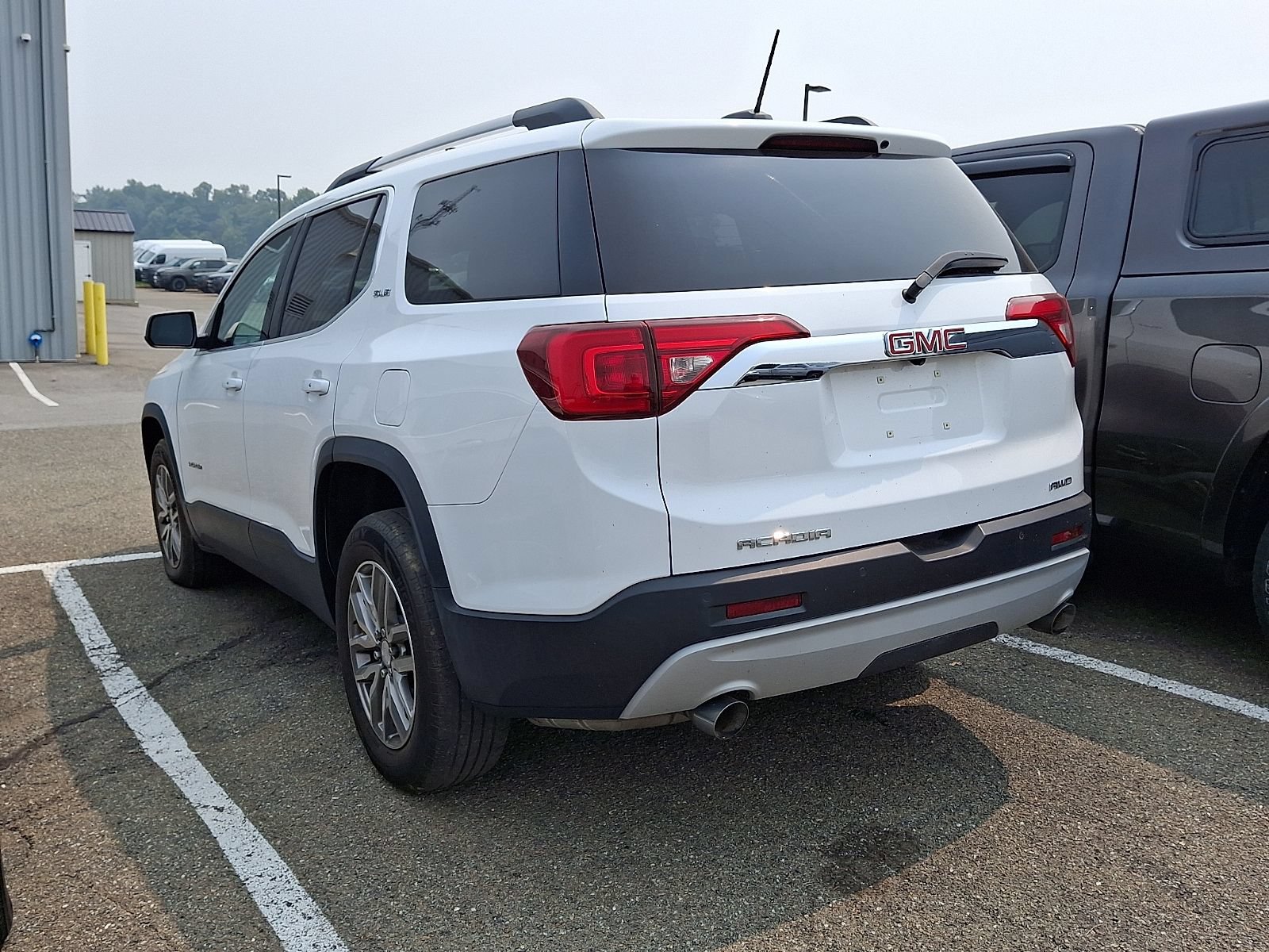 Used 2019 GMC Acadia SLE w/ Driver Alert Package I AWD/4WD image 3