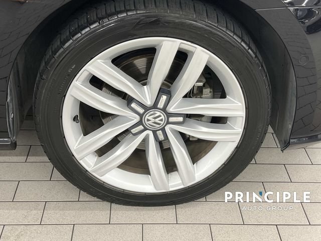 Used 2017 Volkswagen Passat 1.8T SEL Premium FWD image 4