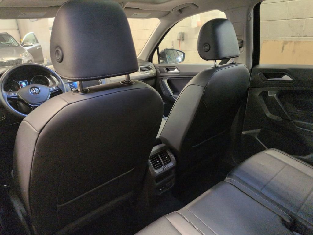 Used 2019 Volkswagen Tiguan SE w/ Panoramic Sunroof Package image 34