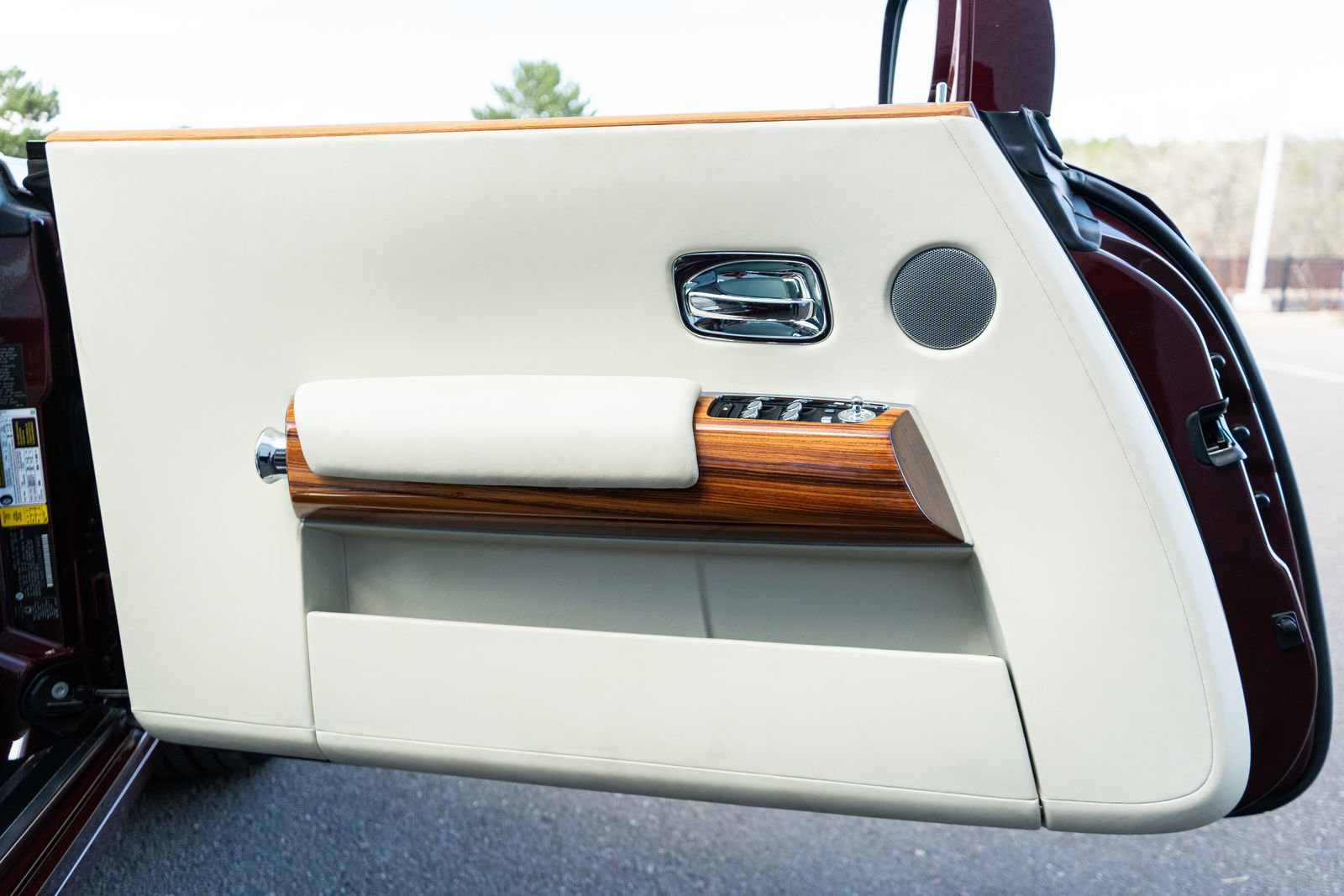 Used 2010 Rolls-Royce Phantom Drophead Coupe image 25