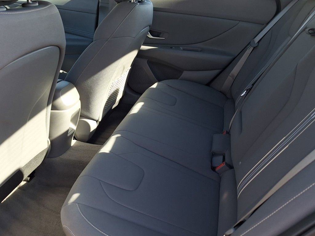 Used 2024 Hyundai Elantra SEL w/ Convenience Package image 12