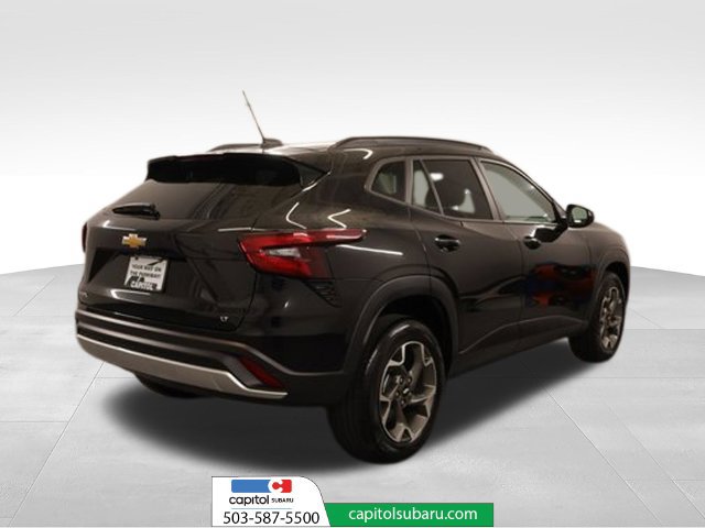 Used 2025 Chevrolet Trax LT FWD image 3