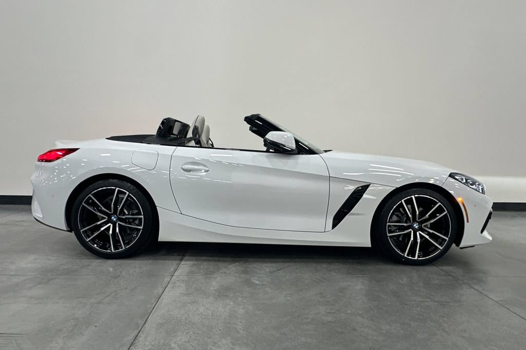 Used 2025 BMW Z4 sDrive30i w/ Premium Package RWD image 3