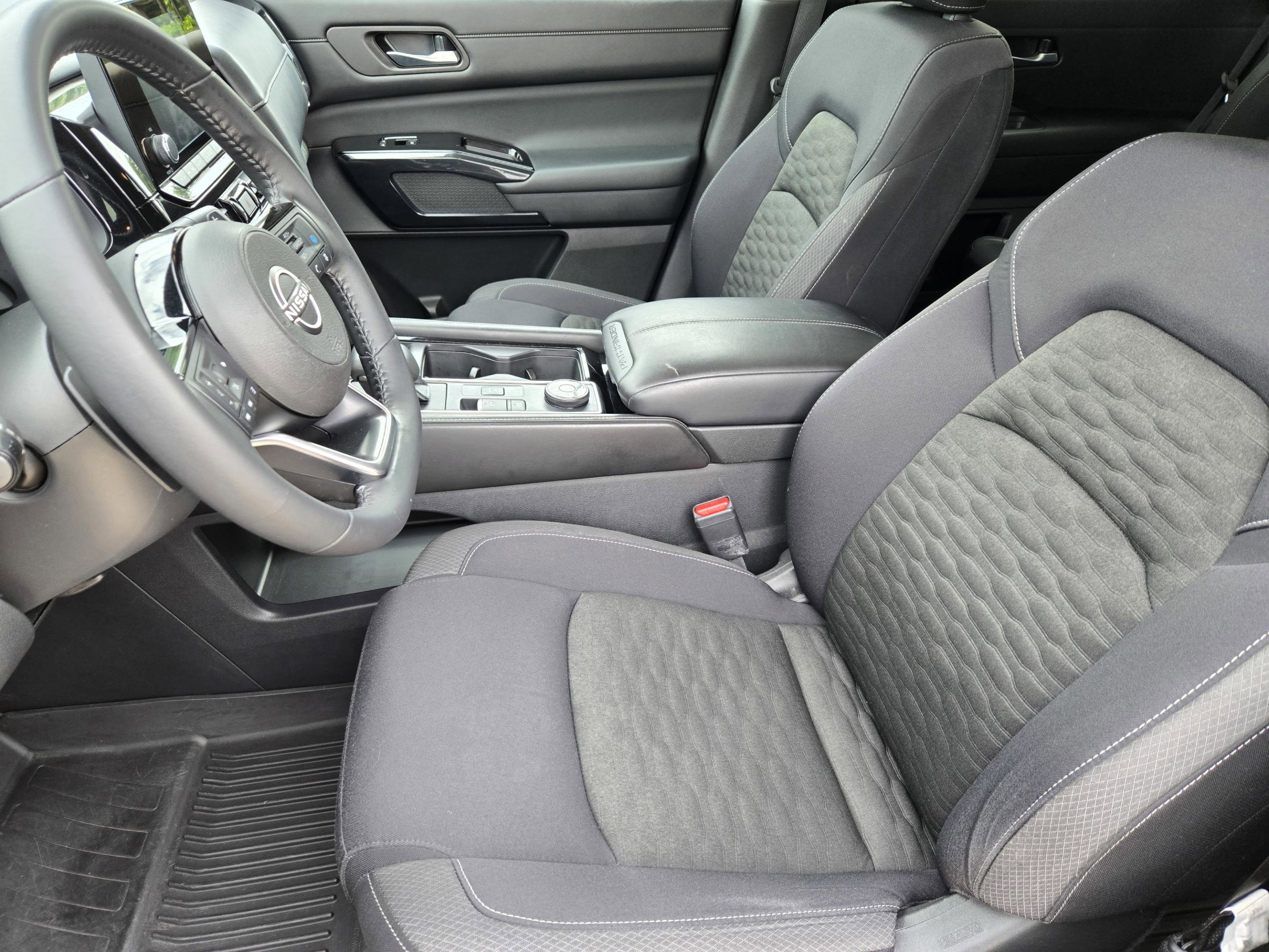Used 2022 Nissan Pathfinder SV w/ SV Premium Package AWD/4WD image 8