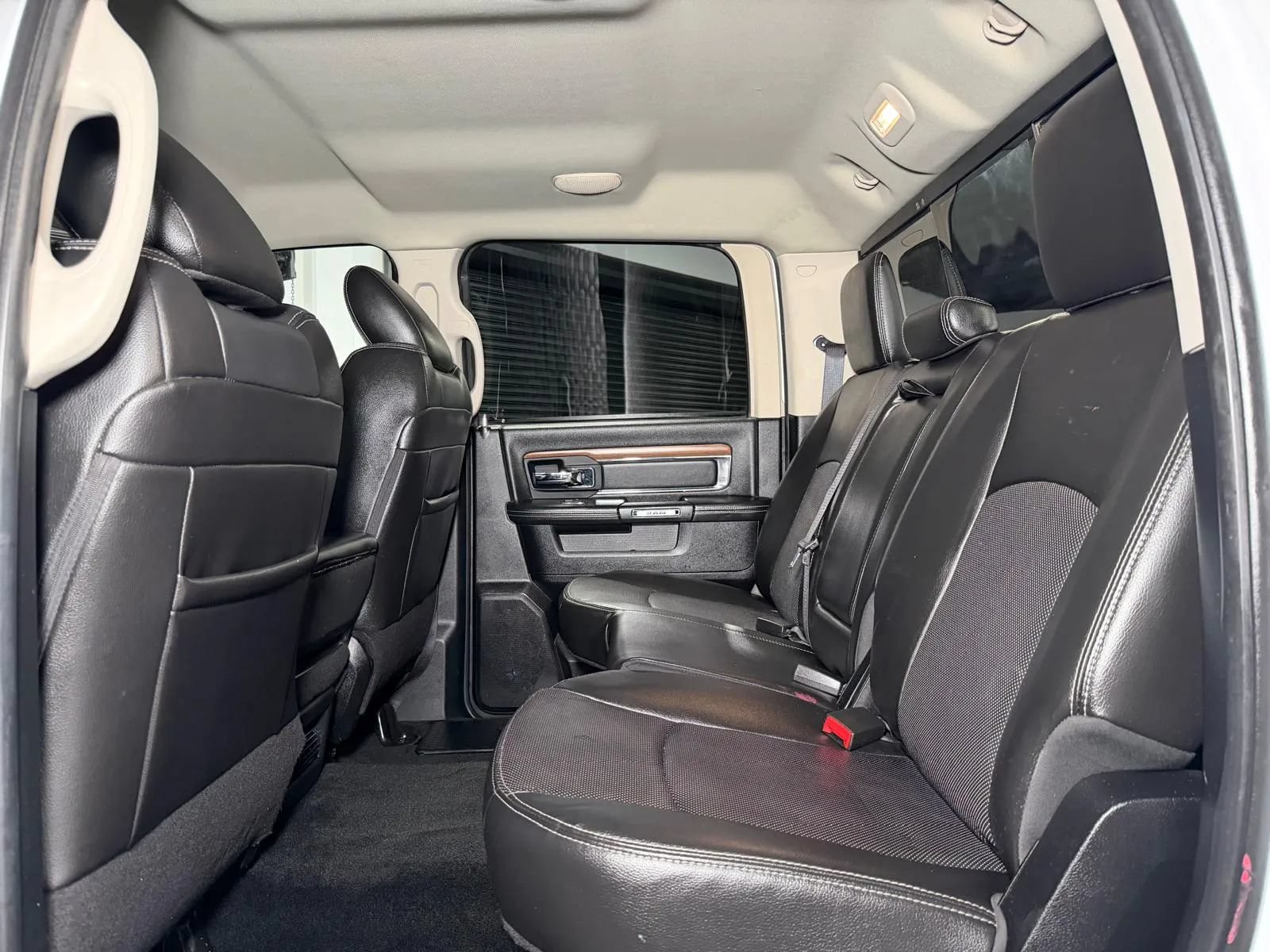 Used 2014 RAM 1500 Laramie w/ Convenience Group AWD/4WD image 19
