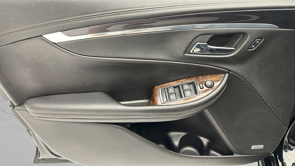 Used 2015 Chevrolet Impala LT FWD image 12