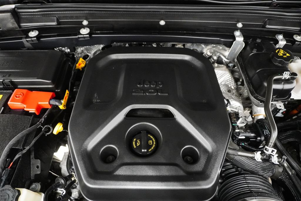 Certified 2025 Jeep Wrangler Unlimited Sahara w/ Safety Group image 11