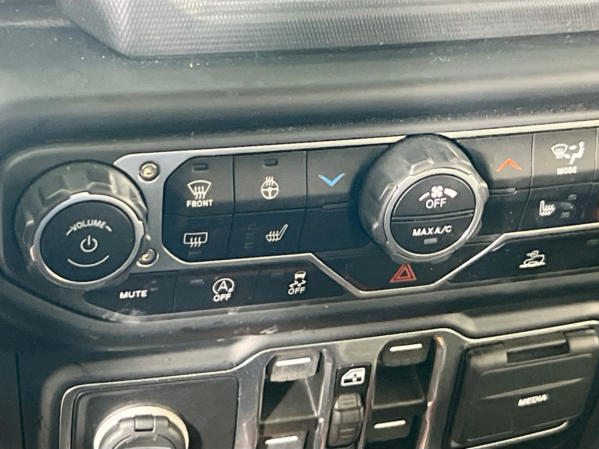 Used 2023 Jeep Gladiator Sport AWD/4WD image 19