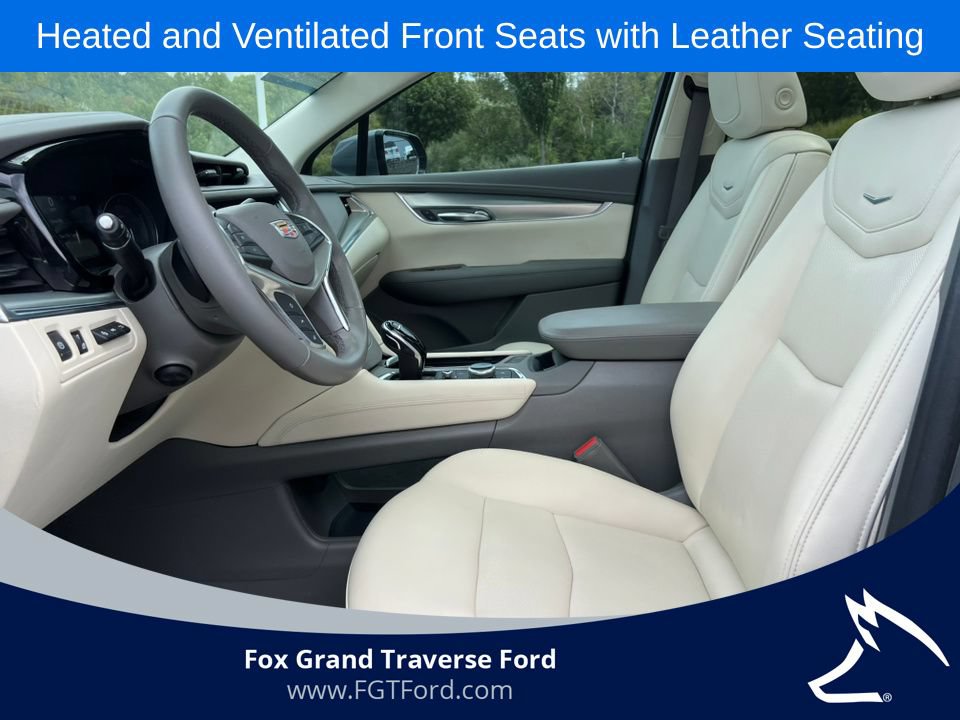 Used 2022 Cadillac XT5 Premium Luxury w/ Technology Package FWD image 3