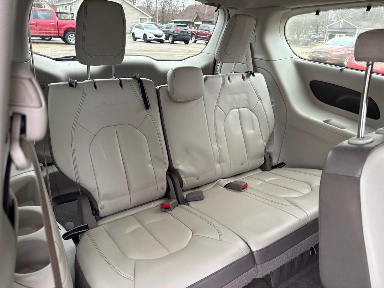 Used 2017 Chrysler Pacifica Touring-L FWD image 34