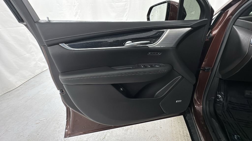 Used 2022 Cadillac XT5 Premium Luxury w/ LPO, Floor Liner Package image 19