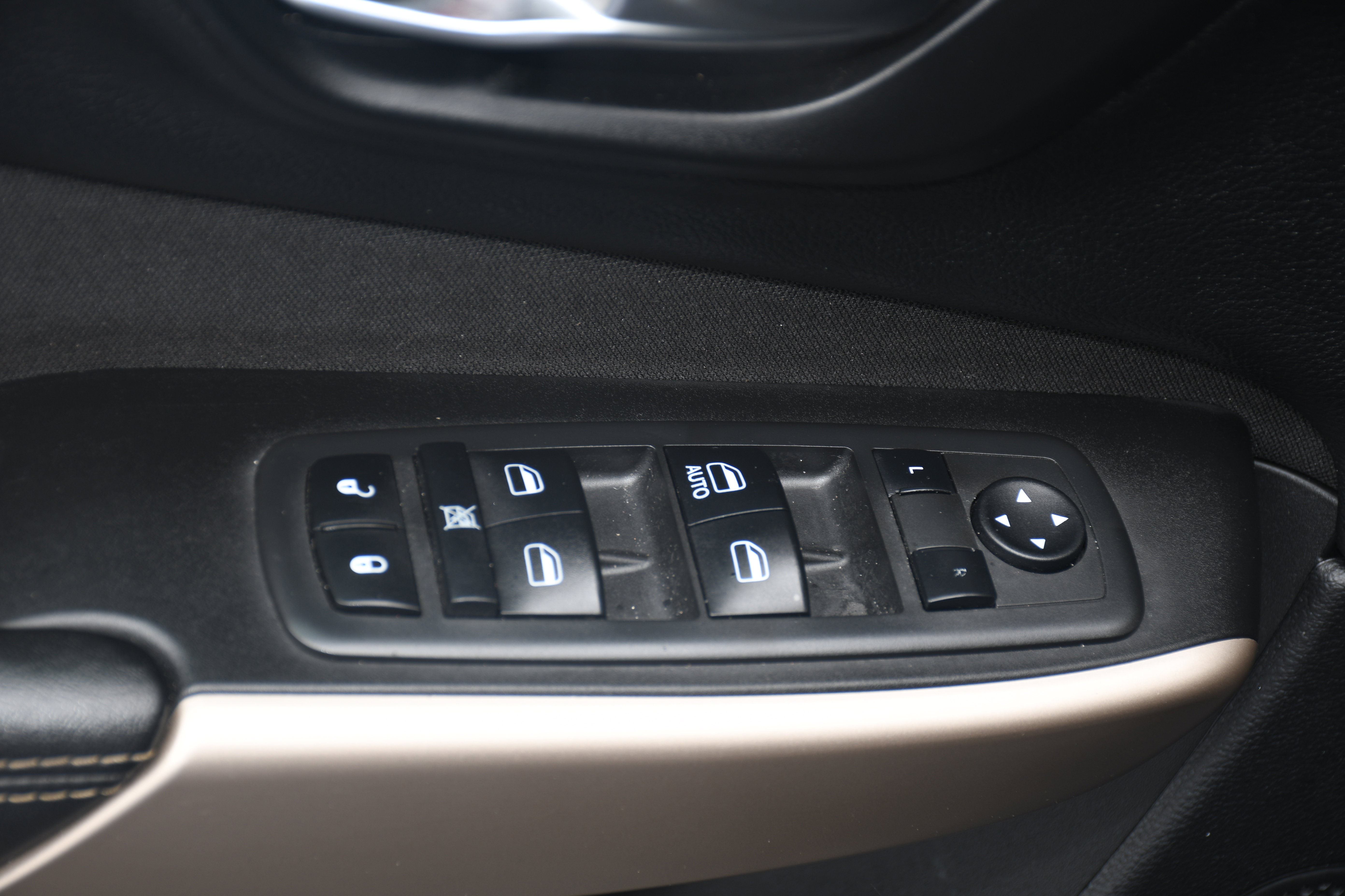 Used 2018 Jeep Cherokee Latitude AWD/4WD image 10