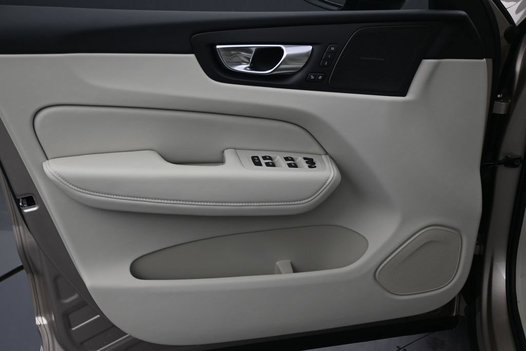 New 2026 Volvo XC60 T8 Ultra w/ Protection Package Premier AWD/4WD image 10