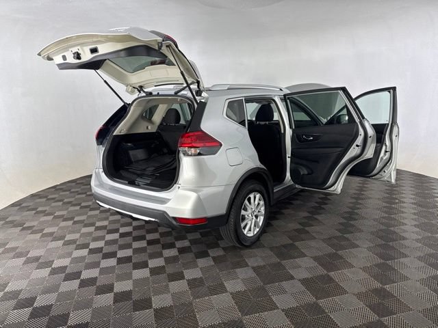 Used 2017 Nissan Rogue SV AWD/4WD image 14