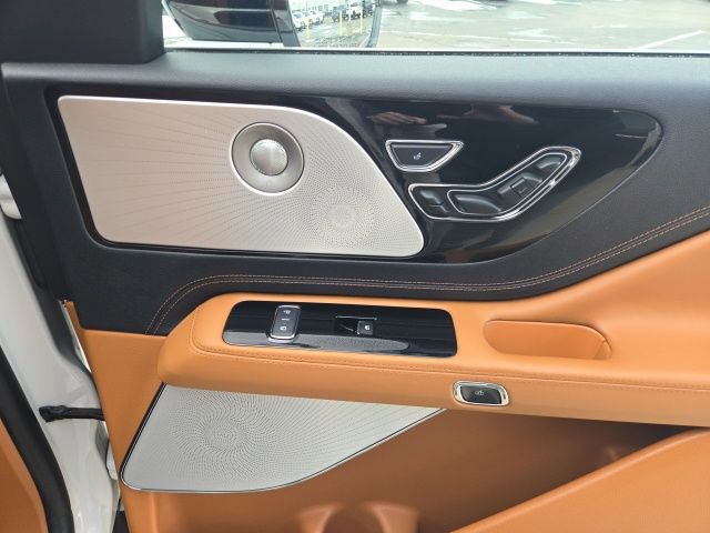 Certified 2023 Lincoln Aviator Black Label w/ Dynamic Handling Package image 32