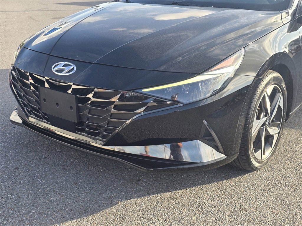 Used 2023 Hyundai Elantra Limited w/ Cargo Package image 10