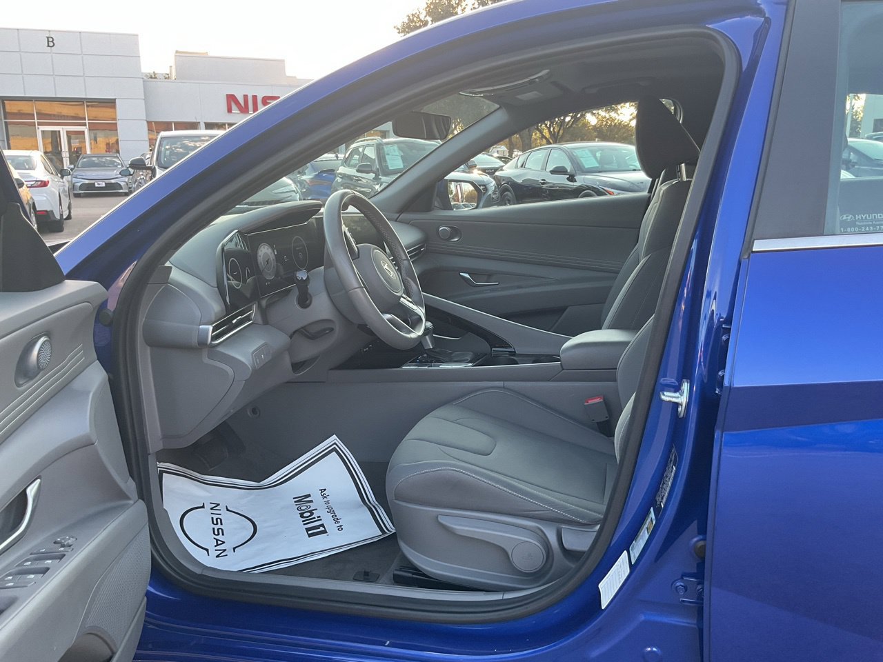 Used 2025 Hyundai Elantra SEL FWD image 8