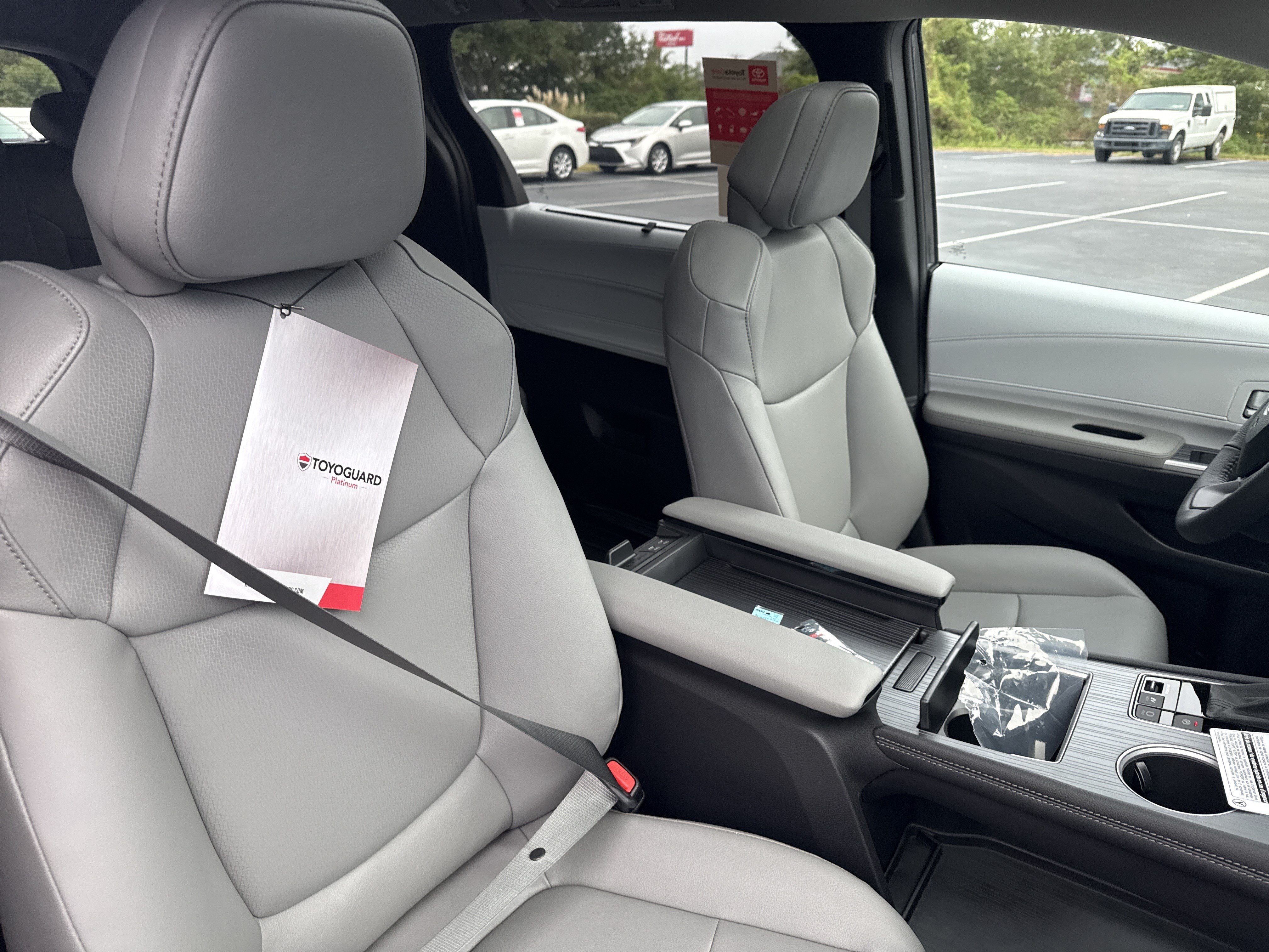 New 2025 Toyota Sienna XLE w/ XLE Plus Package FWD image 39