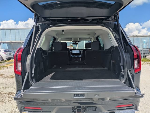 Used 2025 Ford Expedition Active AWD/4WD image 12