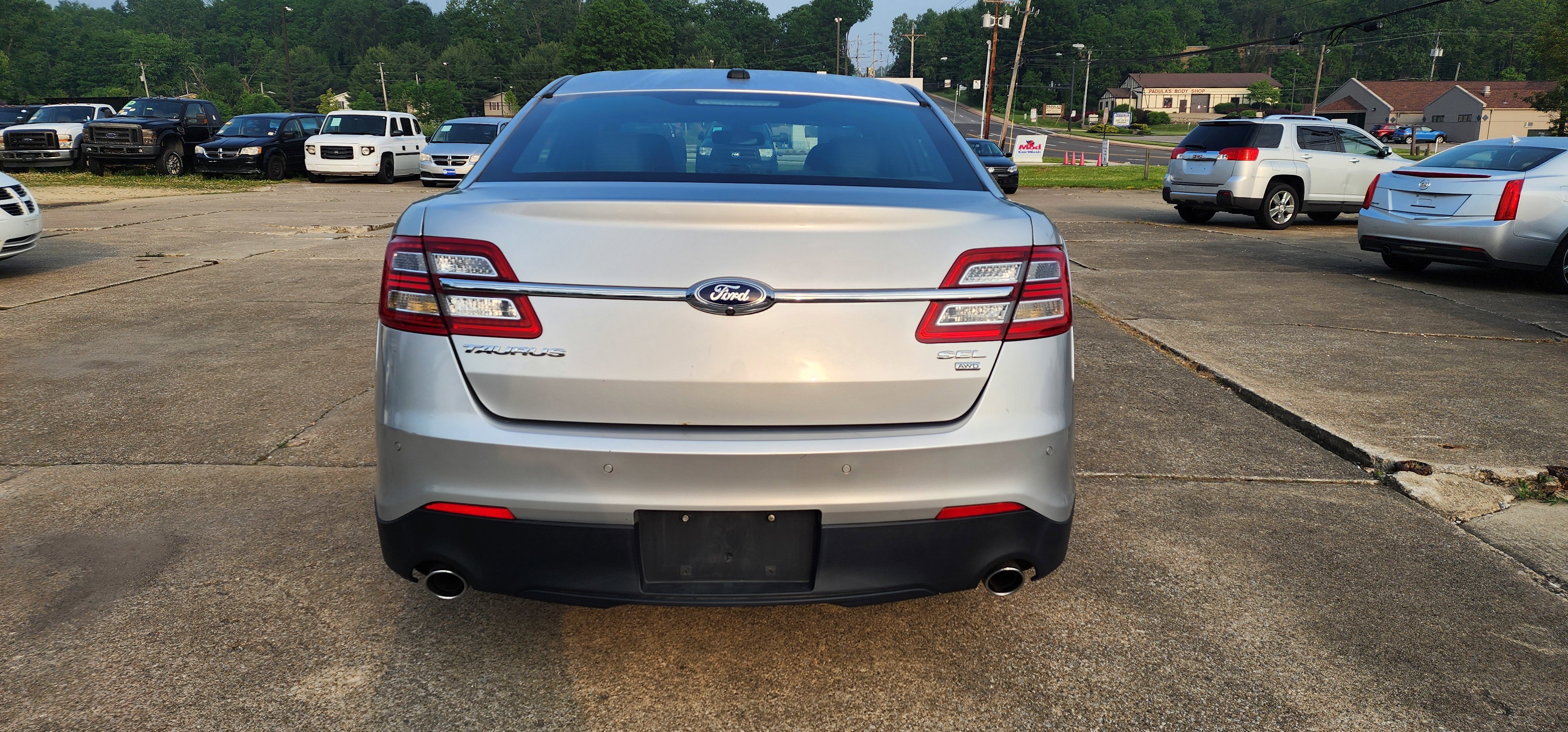 Used 2015 Ford Taurus SEL image 6