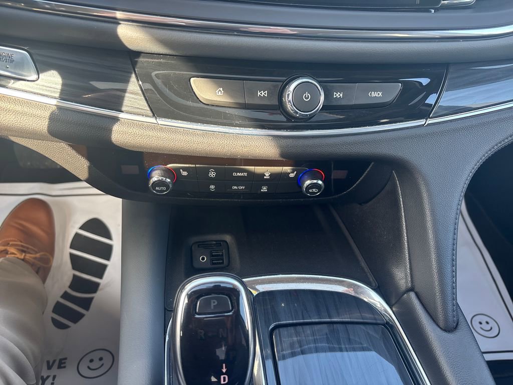 Used 2020 Buick Enclave Essence w/ Sound and Sites Package image 24