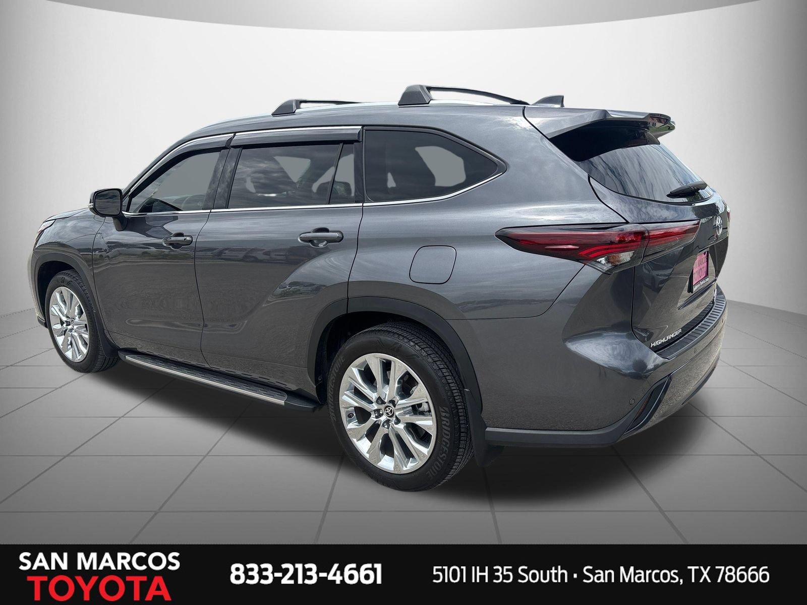 Used 2025 Toyota Highlander Limited FWD image 3