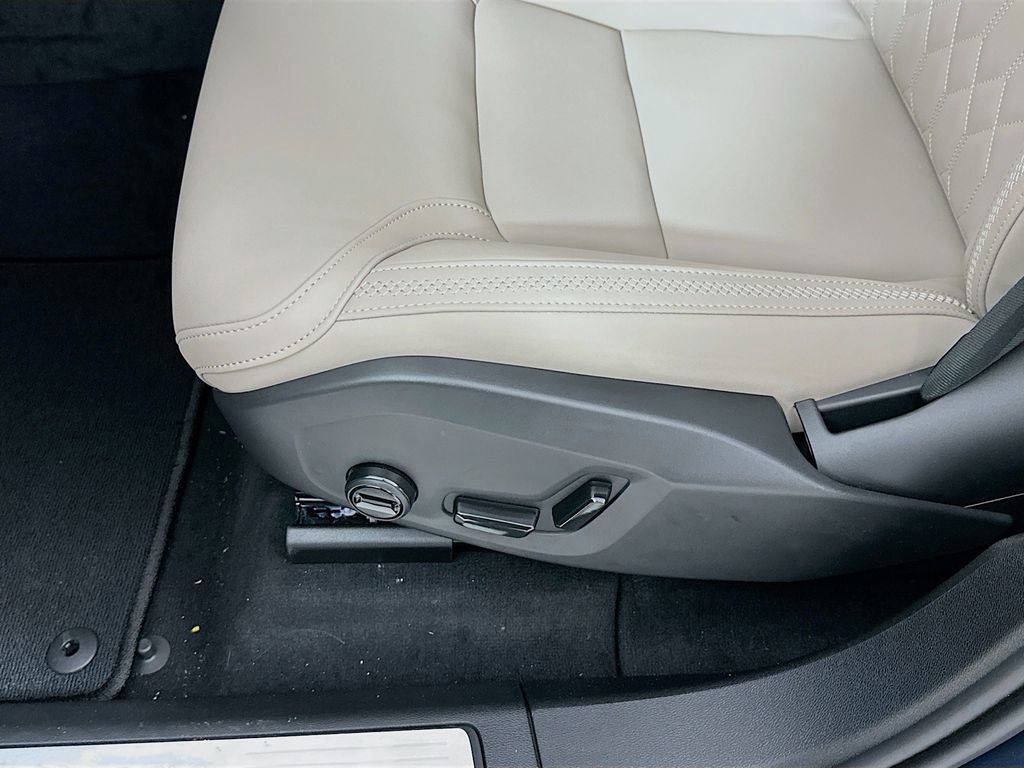 Used 2026 Volvo XC60 B5 Plus w/ Protection Package Premier image 9
