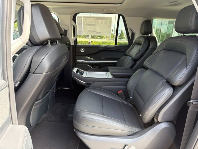 New 2026 Lincoln Navigator L Reserve AWD/4WD image 15