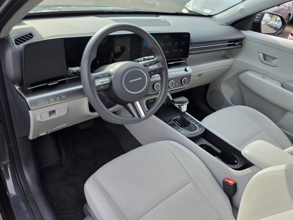 Used 2025 Hyundai Kona SE image 21